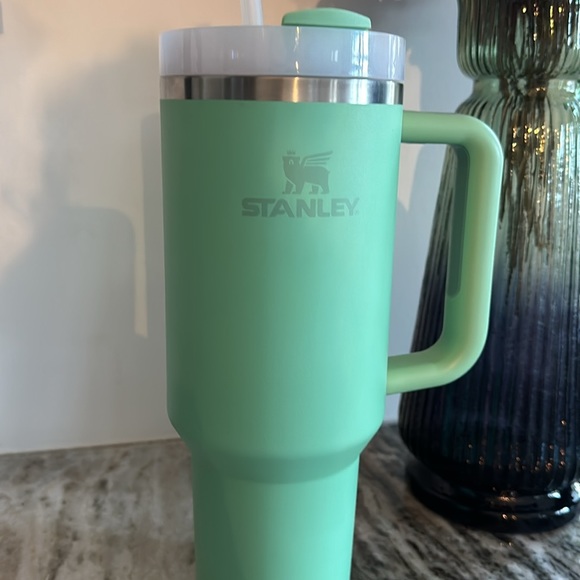 40oz Stanley - Picture 2 of 4